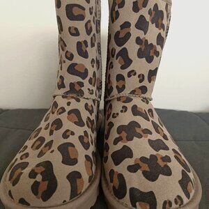 UGG Size 6 Classic Short Genuine Sheepskin Lined Leopard Print Boots